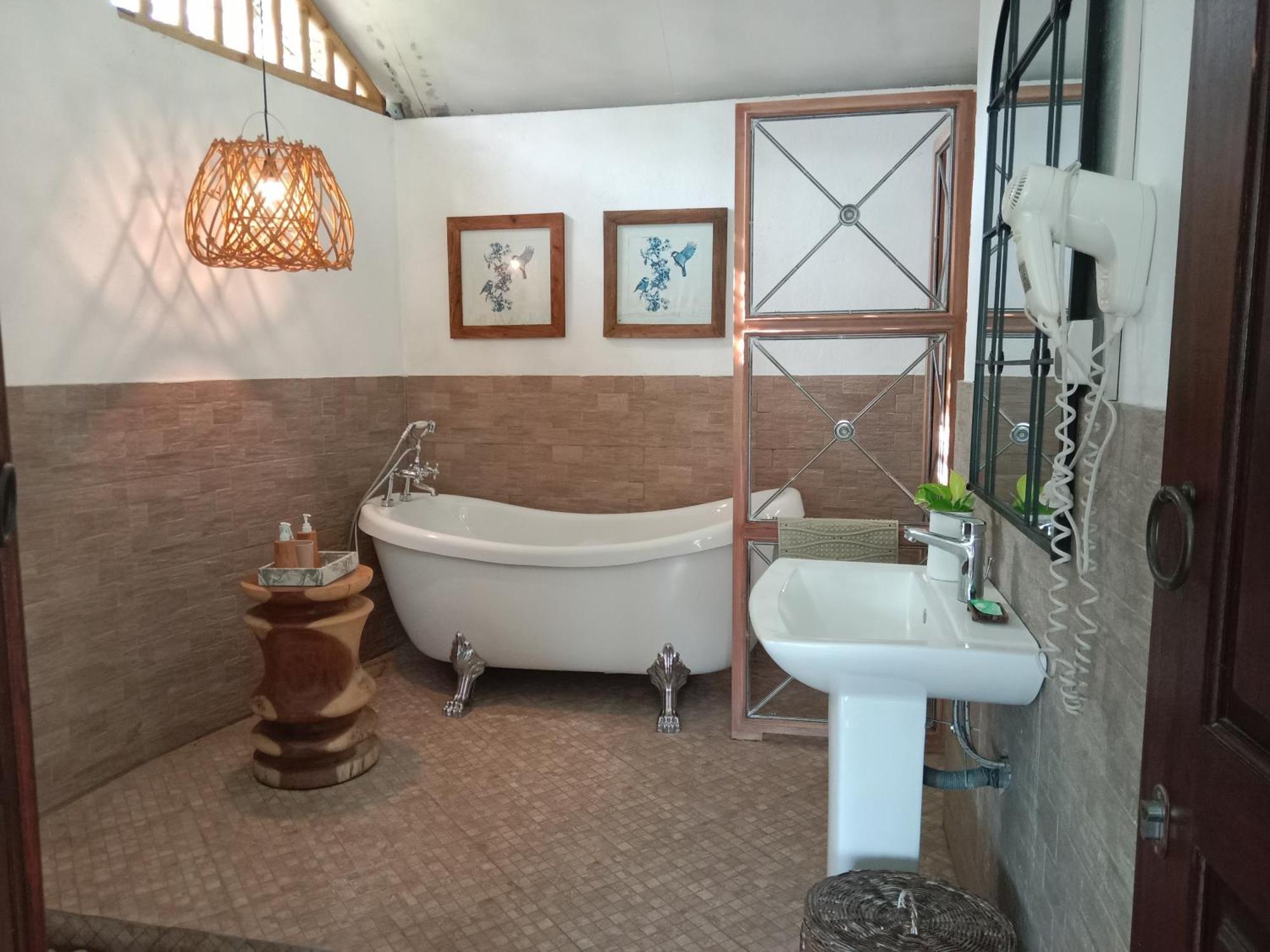 Le Kekeri Villas Collection Матарам Екстериор снимка