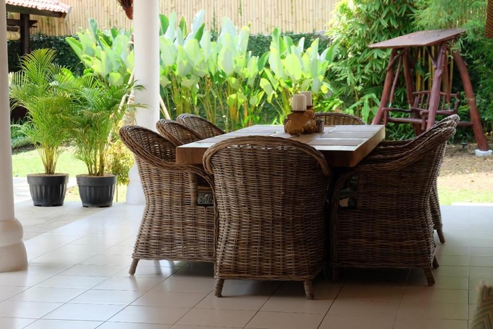Le Kekeri Villas Collection Матарам Екстериор снимка